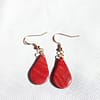 DSC00221 Rote Tropfen-Ohrringe mit Goldschimmer – Scarlet