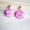 DSC00309 Geometrische Sechseck Ohrringe – Rosa Weiß Marmor Look
