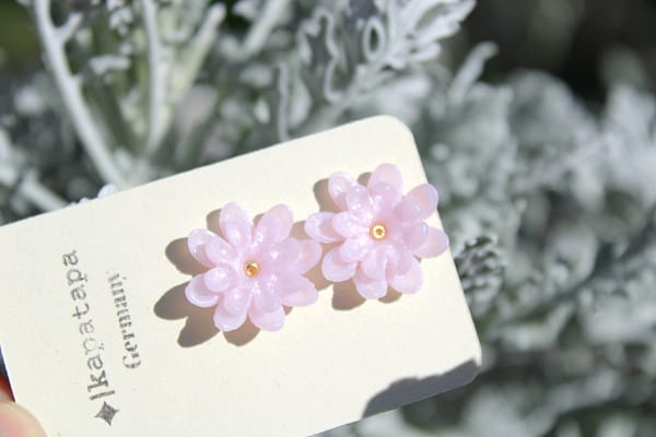 IMG_3903 Bloom Petals – Rosa Blüten Ohrstecker aus Edelstahl | Handgemachter Frühlingsschmuck