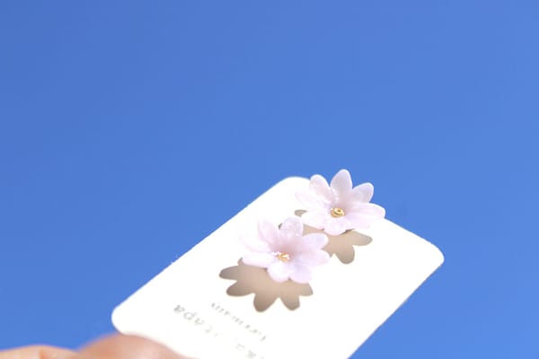 IMG_3941 Lila Licht – Handgemachte Blüten Ohrstecker aus Polymer Clay & Edelstahl