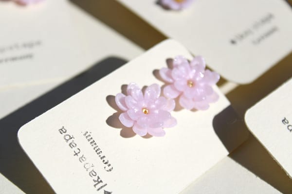 IMG_3970 Bloom Petals – Rosa Blüten Ohrstecker aus Edelstahl | Handgemachter Frühlingsschmuck