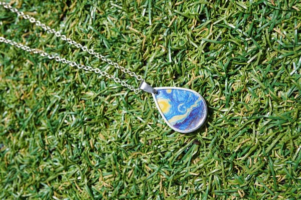 DSC02257 Van Gogh "Sternennacht" Kette – Tropfen-Anhänger | 925 Silber oder 18k Vergoldete Kette | Edelstahl | Anlaufsicher | Geschenk für Sie