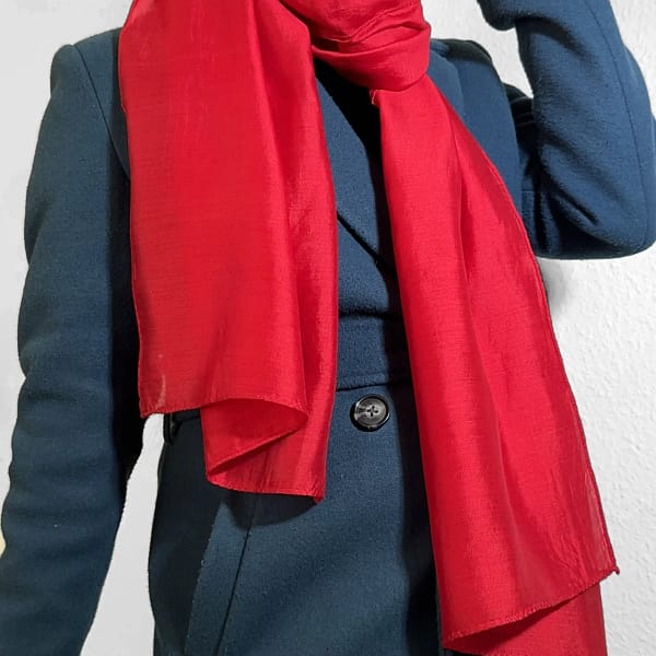 2025-03-25 11.30.44 copy Seidenschal – Rot, handgefärbt