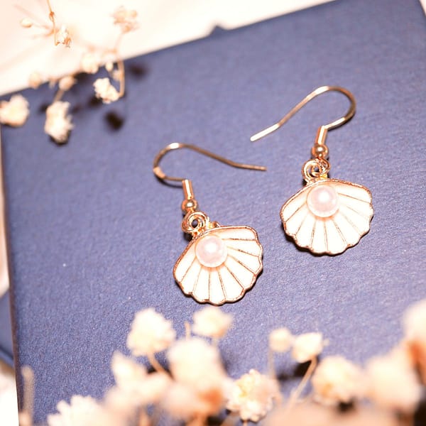 bright_DSC00752 Meeresflüstern – Ohrringe mit Muschel-Anhängern