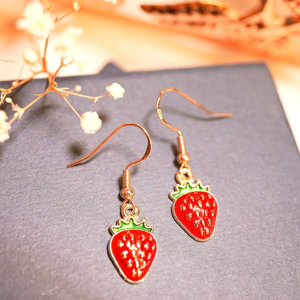 bright_DSC00785 Erdbeerliebe – Emaille-Ohrringe