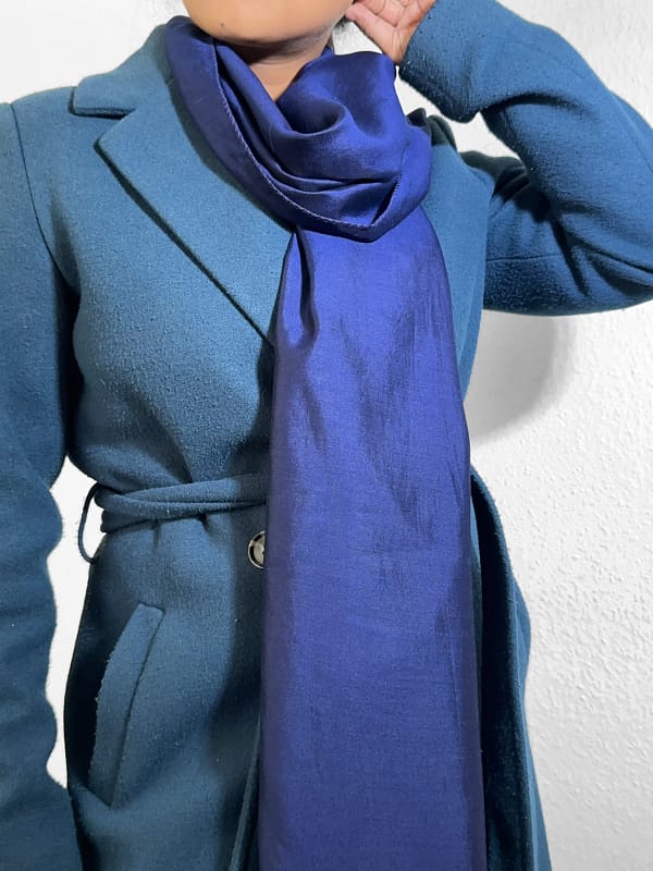2025-03-25 11.17.24 copy Seidenschal – Blau, handgefärbt