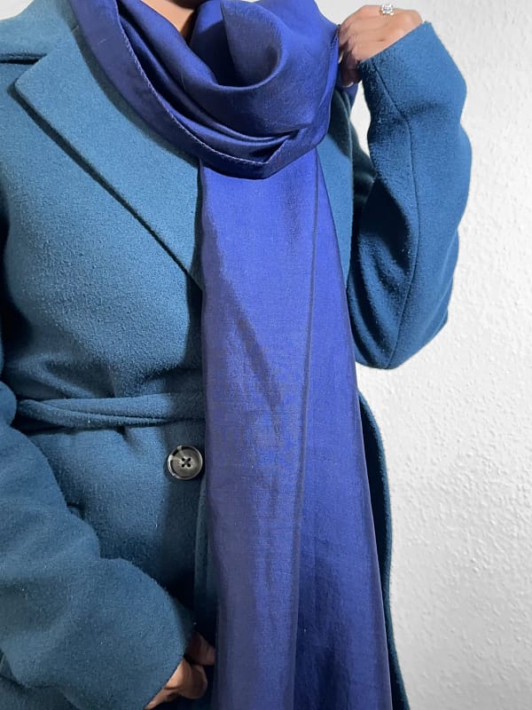 2025-03-25 11.17.52 copy Seidenschal – Blau, handgefärbt