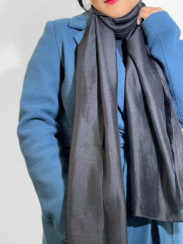 2025-03-25 11.25.09 copy Seidenschal – Schwarz, handgefärbt