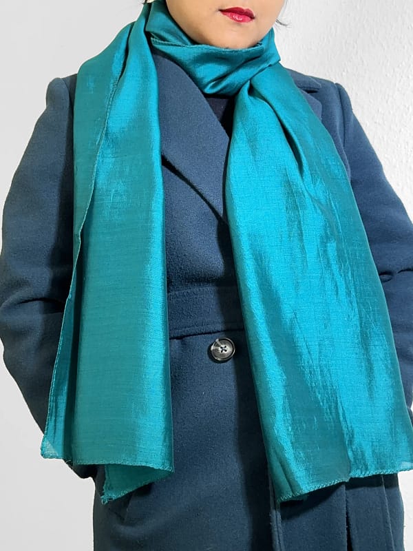 2025-03-25 11.34.20 copy Seidenschal – Petrol Blau, handgefärbt