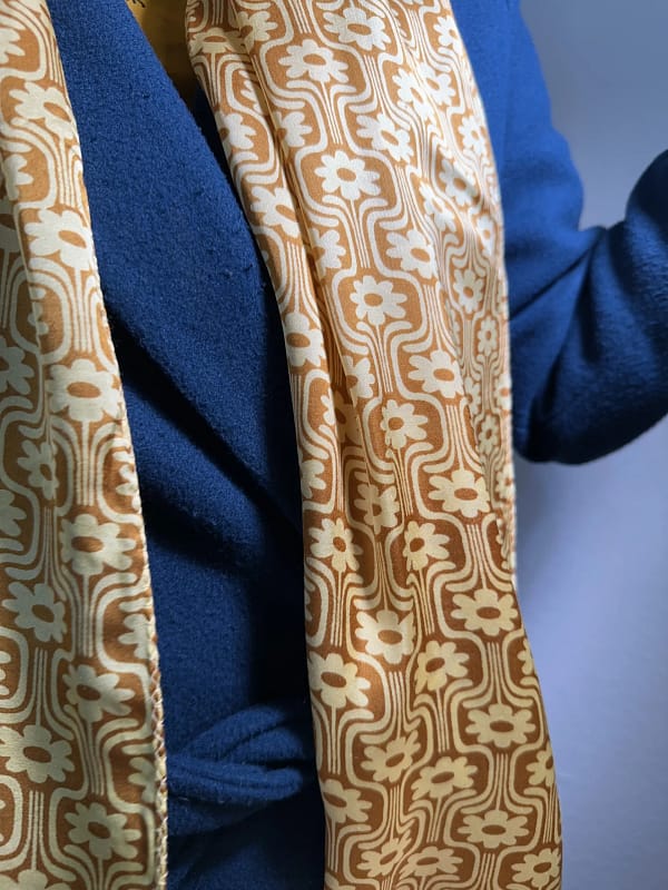 Vegan Seide Schal – florales Design Gelb, handgefärbt