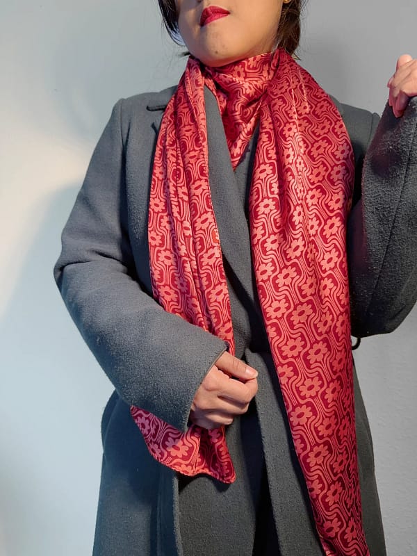 Vegan Seide Schal – florales Design Rosa-Rot, handgefärbt