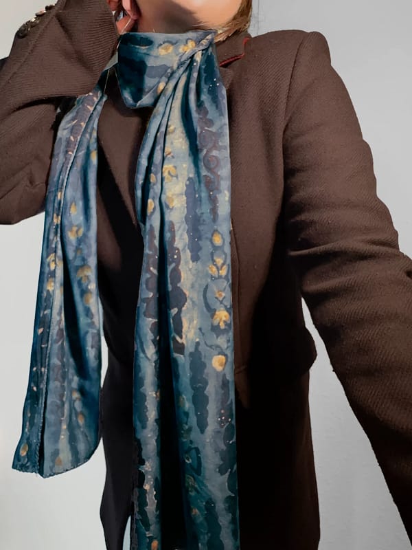 2025-03-24 14.18.41 copy Vegan Seide Schal – handgefärbt, inspiriert von Van Gogh
