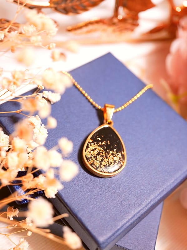 bright_DSC00484 Nachtschimmer – Halskette mit goldenen Flocken