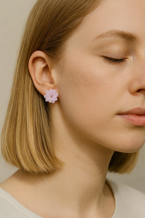 558e5f9a-b3d7-4faf-8055-da7dc8a6dc97 Bloom Petals – Rosa Blüten Ohrstecker aus Edelstahl | Handgemachter Frühlingsschmuck