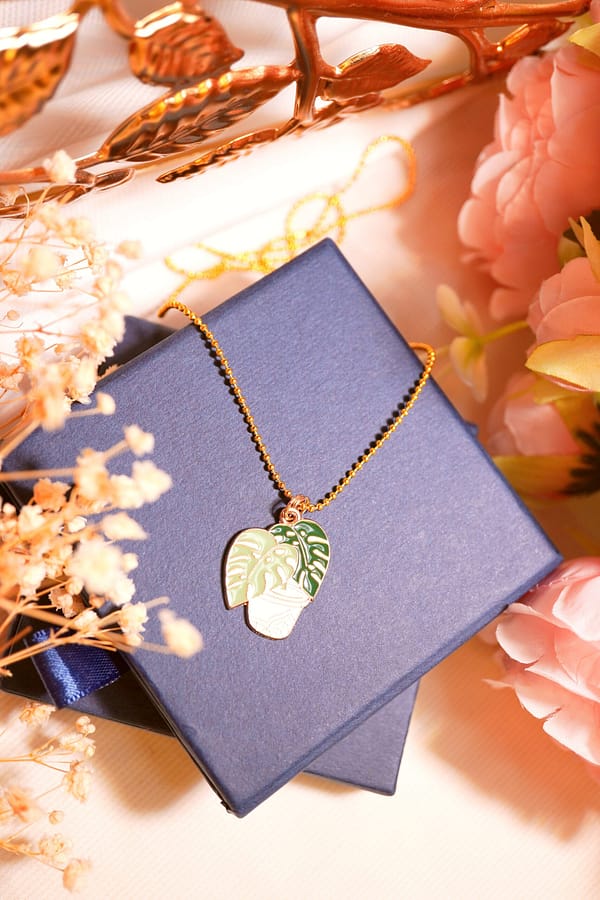 Urban Jungle – Halskette mit Monstera-Blatt