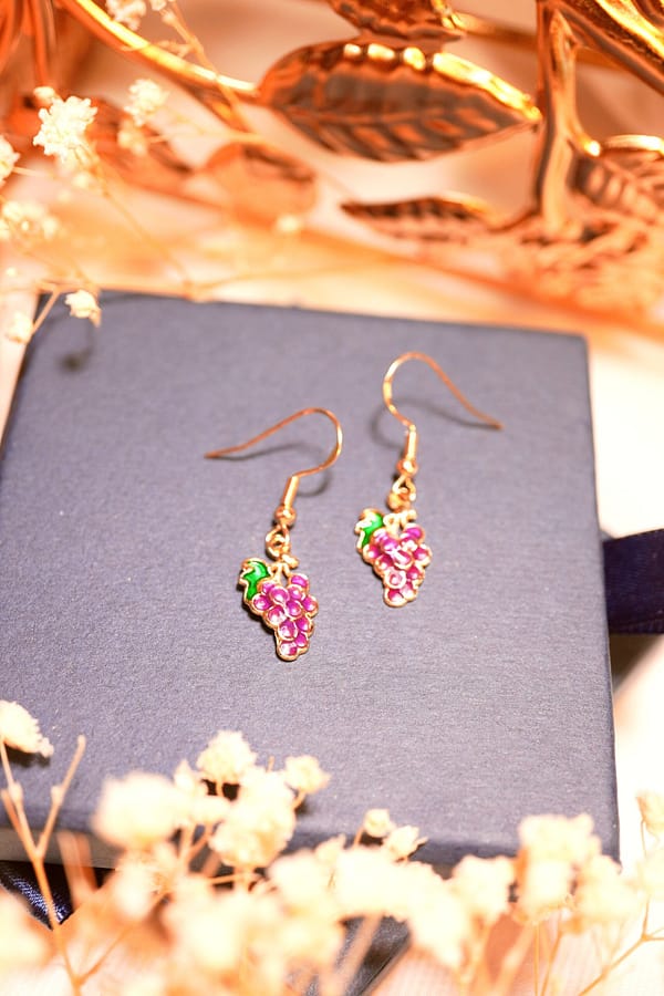 Weinrebenzauber – Emaille-Ohrringe