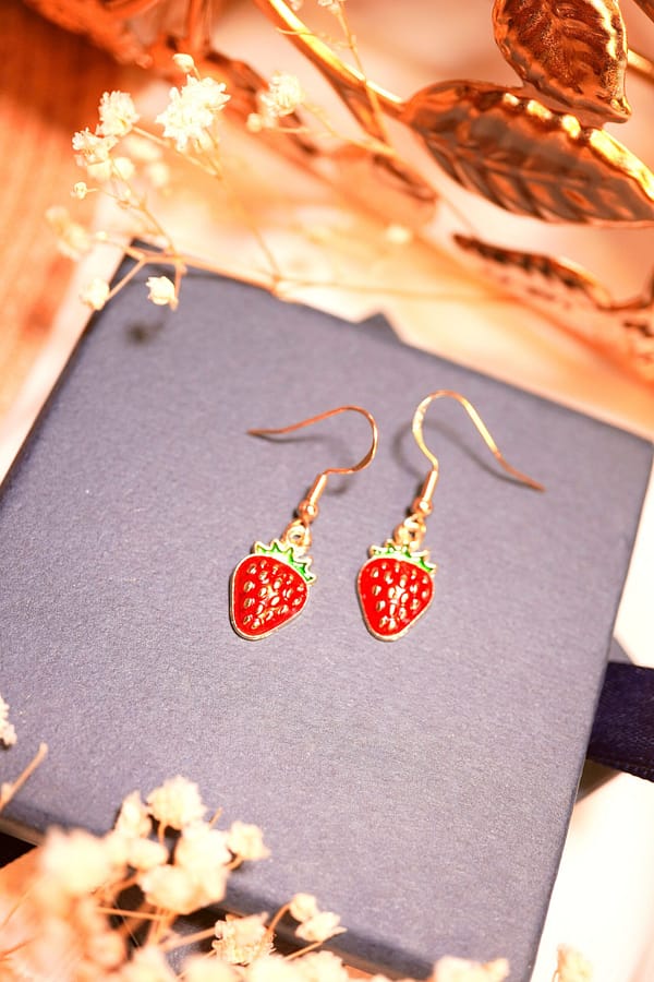 bright_DSC00782 Erdbeerliebe – Emaille-Ohrringe