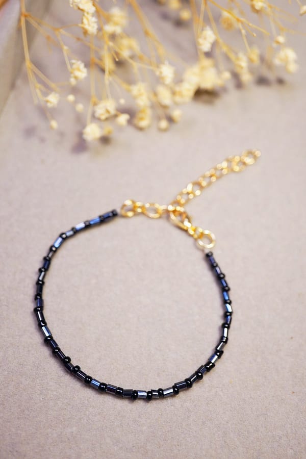 Perlenarmband „Midnight Glow“ – Elegant & Ausdrucksstark