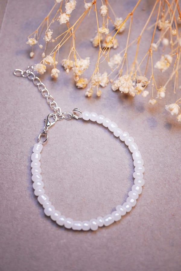 Perlenarmband „Mondlicht“ – Zart & Zeitlos