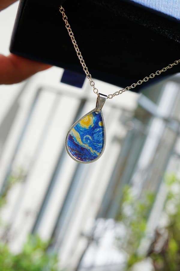 DSC02250 Van Gogh "Sternennacht" Kette – Tropfen-Anhänger | 925 Silber oder 18k Vergoldete Kette | Edelstahl | Anlaufsicher | Geschenk für Sie